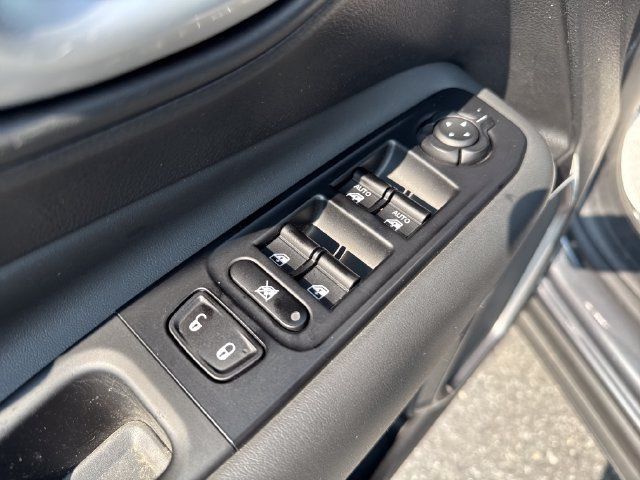 Used 2023 Jeep Renegade Limited w/ Sun/Sound Group AWD/4WD image 11