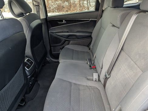 Used 2016 Kia Sorento LX image 16