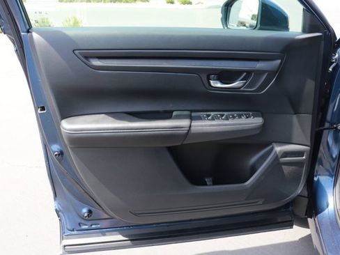 Used 2025 Honda CR-V LX image 9