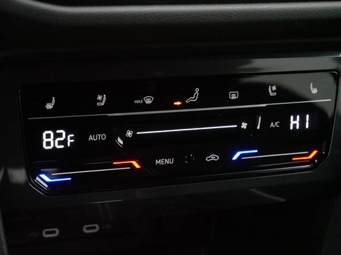 Certified 2022 Volkswagen Tiguan SEL R-Line image 23