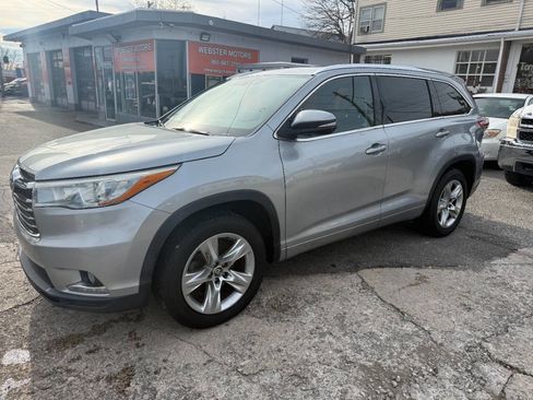 Used 2016 Toyota Highlander Limited image 2