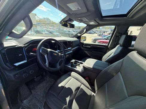 Used 2024 Chevrolet Silverado 1500 LTZ w/ LTZ Convenience Package II AWD/4WD image 8