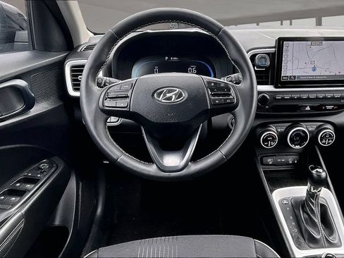 Used 2025 Hyundai Venue Limited FWD image 5