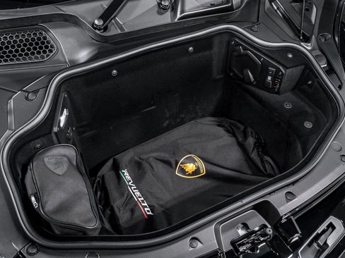 Used 2025 Lamborghini Revuelto image 42