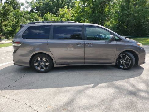 Used 2011 Toyota Sienna SE w/ Preferred Pkg FWD image 37