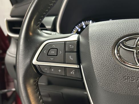 Used 2022 Toyota Highlander XSE FWD image 19