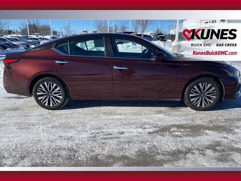 Used 2023 Nissan Altima 2.5 SV image 4