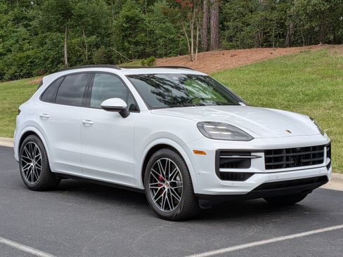 Certified 2026 Porsche Cayenne S AWD/4WD image 25