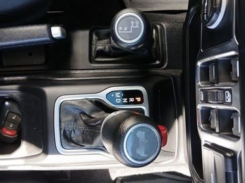 Used 2020 Jeep Wrangler Unlimited Sport S image 35