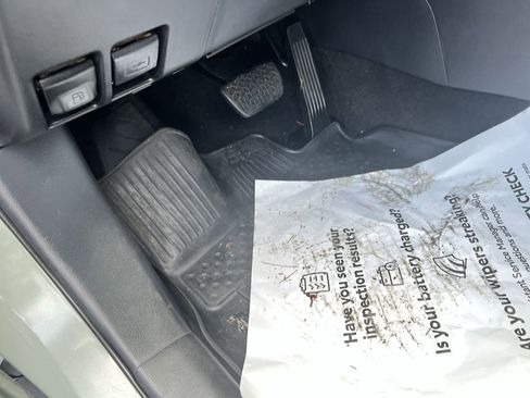 Used 2021 Toyota RAV4 XLE w/ Convenience Package image 17