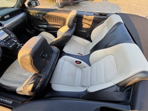 Used 2018 Ford Mustang Premium RWD image 22