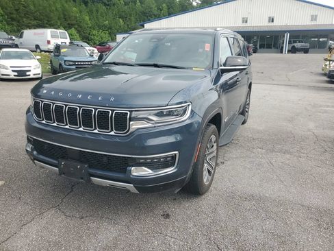 Used 2024 Jeep Wagoneer Series II AWD/4WD image 2