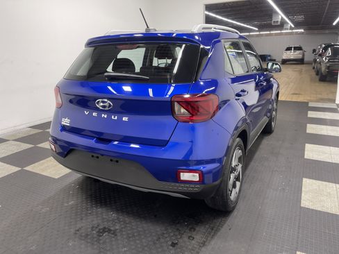 Used 2023 Hyundai Venue Limited image 5