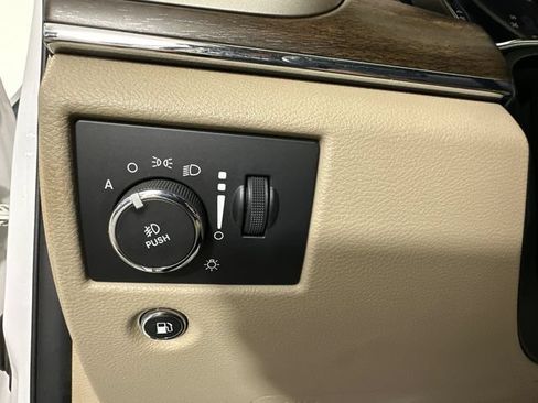 Used 2017 Jeep Grand Cherokee Limited w/ Luxury Group II AWD/4WD image 15