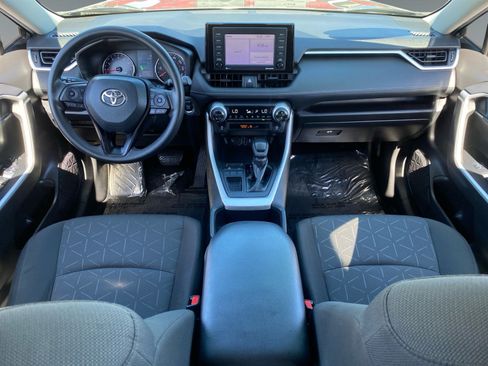 Used 2022 Toyota RAV4 XLE w/ Convenience Package FWD image 10