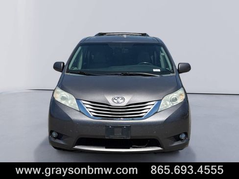 Used 2015 Toyota Sienna XLE w/ XLE Navigation Package FWD image 8