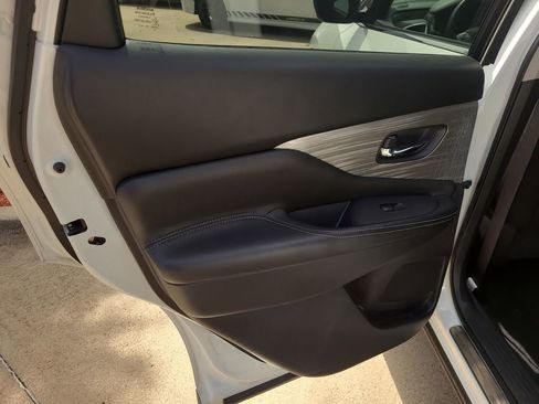 Used 2017 Nissan Murano S w/ Navigation Package FWD image 13