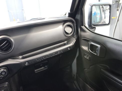 Used 2022 Jeep Wrangler Unlimited Sport AWD/4WD image 25