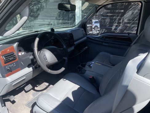 Used 2006 Ford F350 Lariat image 10