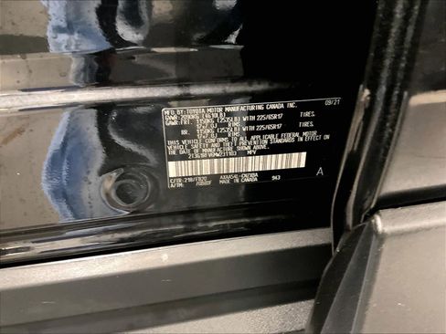 Used 2021 Toyota RAV4 LE AWD/4WD image 34