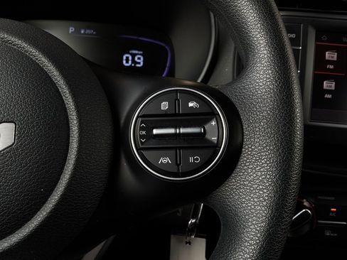 Used 2025 Kia Soul LX w/ LX Technology Package FWD image 32