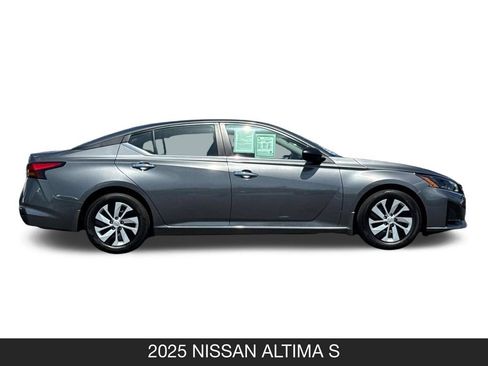 Used 2025 Nissan Altima 2.5 S FWD image 5