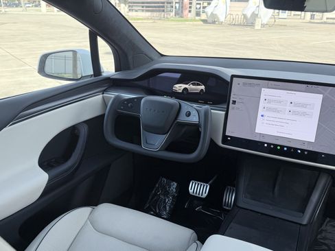 Used 2023 Tesla Model X Plaid image 63