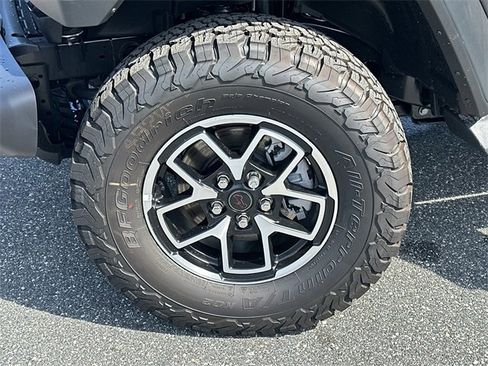 New 2025 Jeep Wrangler Unlimited Rubicon w/ Technology Group image 31