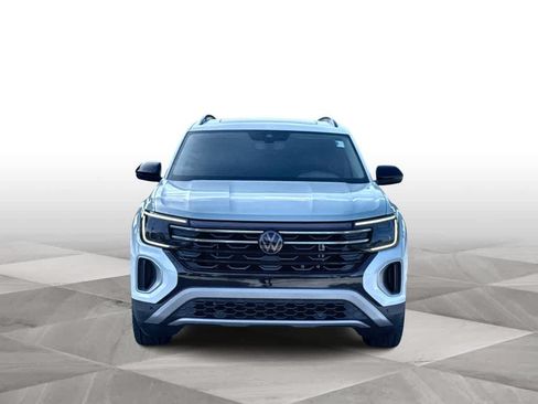 Used 2024 Volkswagen Atlas Peak Edition SE AWD/4WD image 3