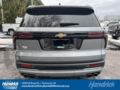 Used 2025 Chevrolet Traverse LT