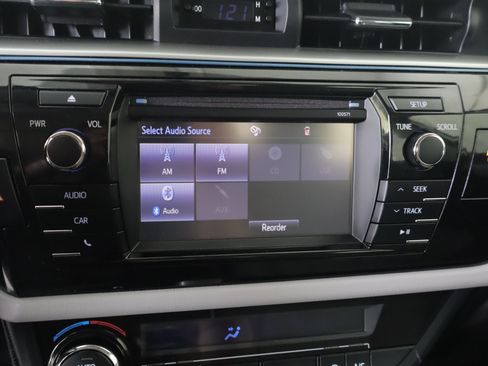 Used 2016 Toyota Corolla LE FWD image 13