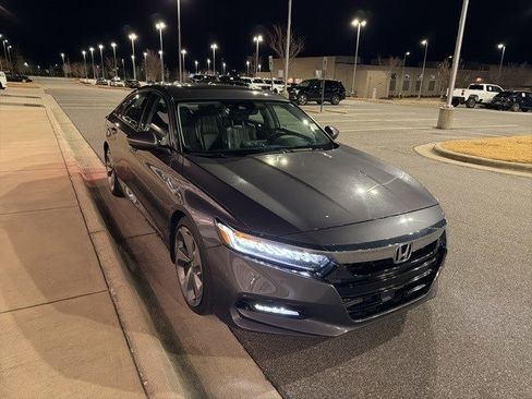 Used 2018 Honda Accord Touring image 19