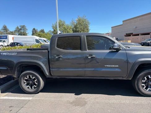 Used 2019 Toyota Tacoma TRD Off-Road w/ Technology Package image 5