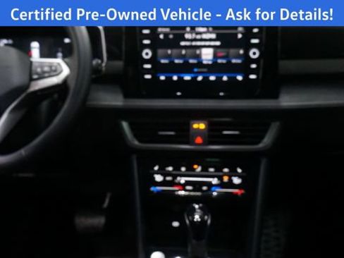 Certified 2025 Volkswagen Taos SE image 36