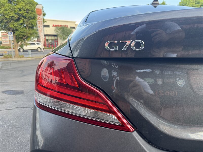 Used 2019 Genesis G70 2.0T Advanced RWD image 12