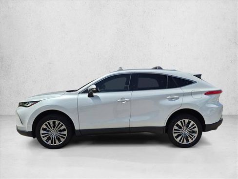 Used 2024 Toyota Venza XLE AWD/4WD image 9