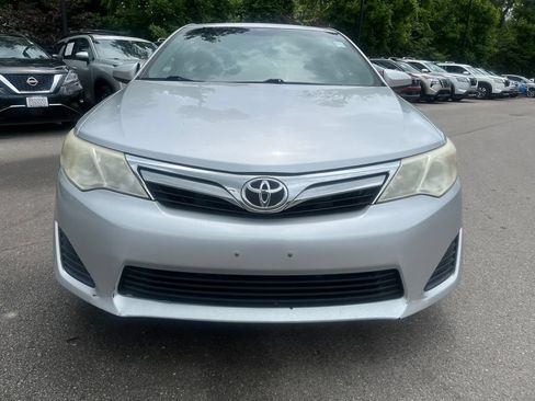 Used 2012 Toyota Camry LE FWD image 35