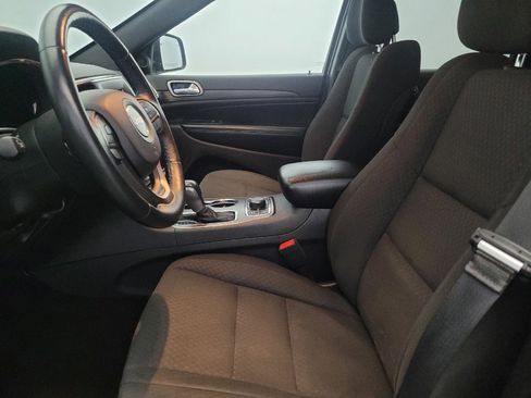 Used 2019 Jeep Grand Cherokee Laredo image 17