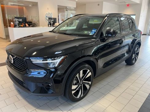 Used 2024 Volvo XC40 B5 Plus w/ Climate Package AWD/4WD image 4