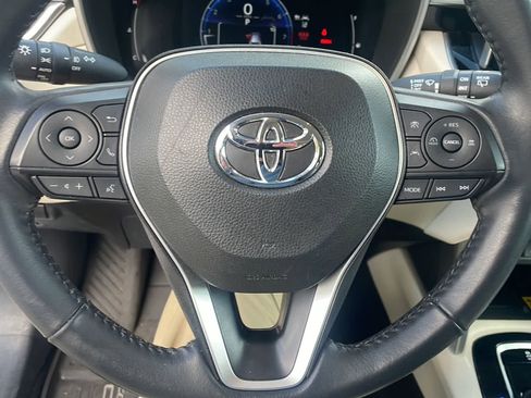 Used 2023 Toyota Corolla Cross XLE w/ Convenience Package image 16