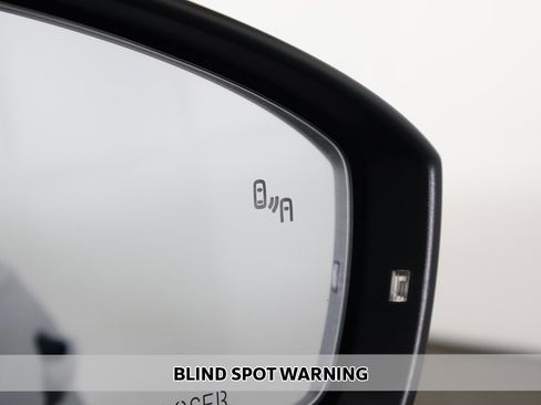 Used 2019 Volkswagen Tiguan SE w/ Panoramic Sunroof Package image 4