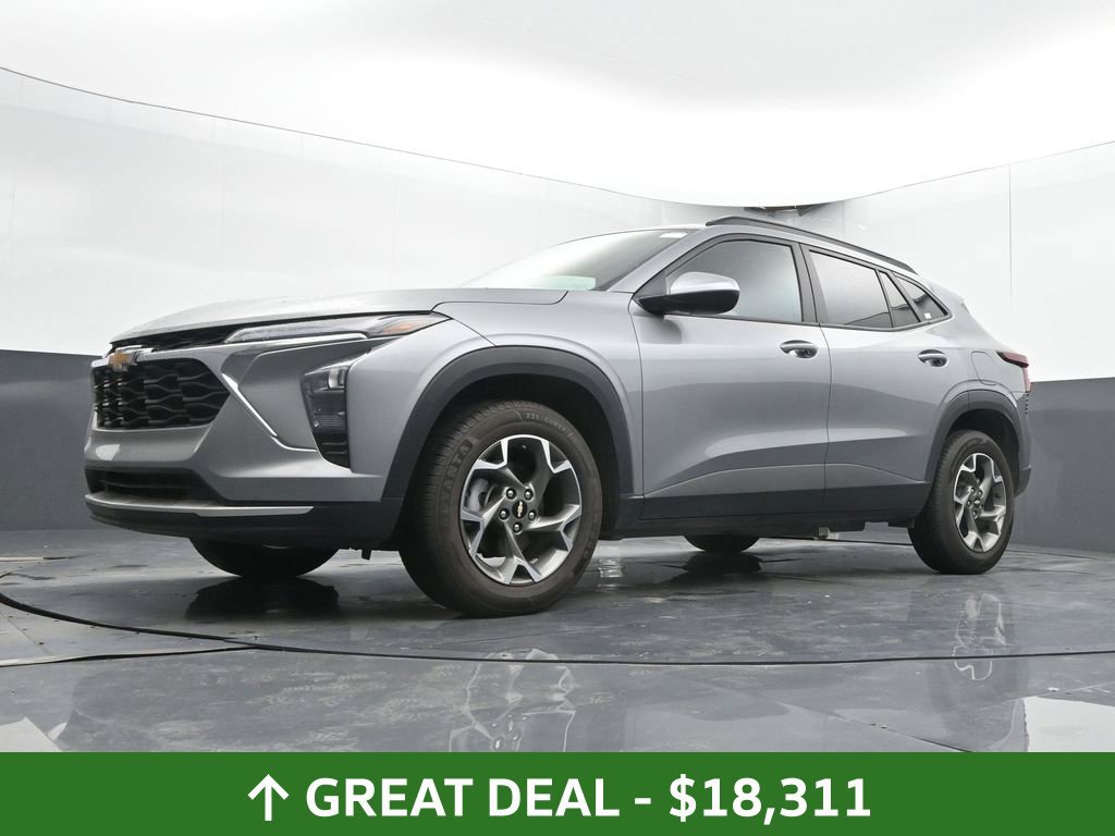 Used 2025 Chevrolet Trax LT FWD image 42