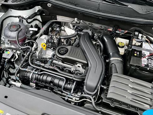 New 2026 Volkswagen Taos SE FWD image 17