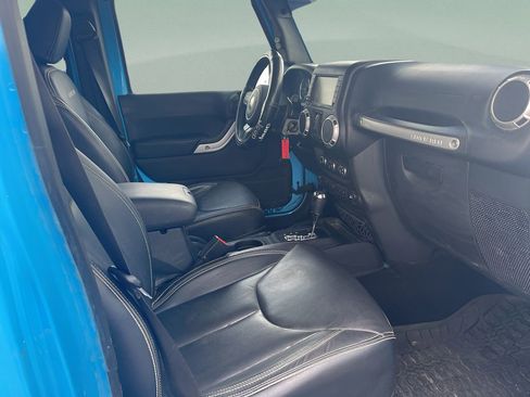 Used 2017 Jeep Wrangler Unlimited Rubicon w/ Connectivity Group image 23