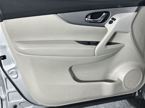 Used 2020 Nissan Rogue Sport SL image 34