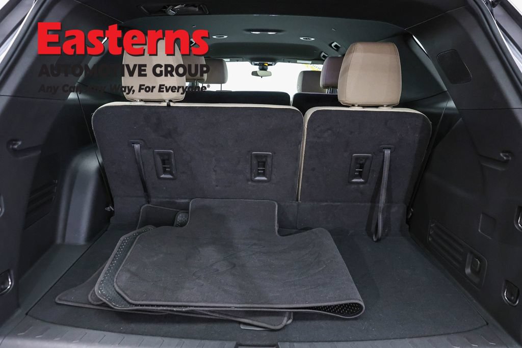 Used 2023 Chevrolet Traverse LS FWD image 11