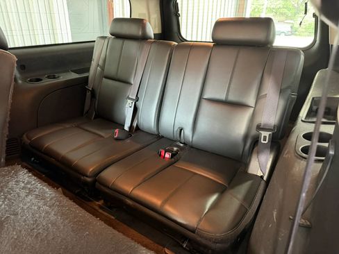Used 2014 Chevrolet Suburban LT AWD/4WD image 16