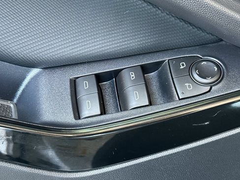 Used 2026 Chevrolet Equinox LT FWD image 12