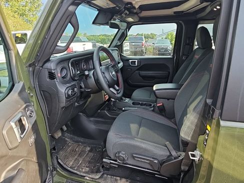 Used 2024 Jeep Wrangler Rubicon w/ Technology Group AWD/4WD image 10