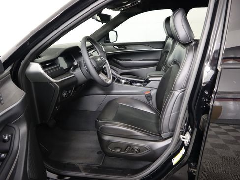 Used 2023 Jeep Grand Cherokee Limited image 20